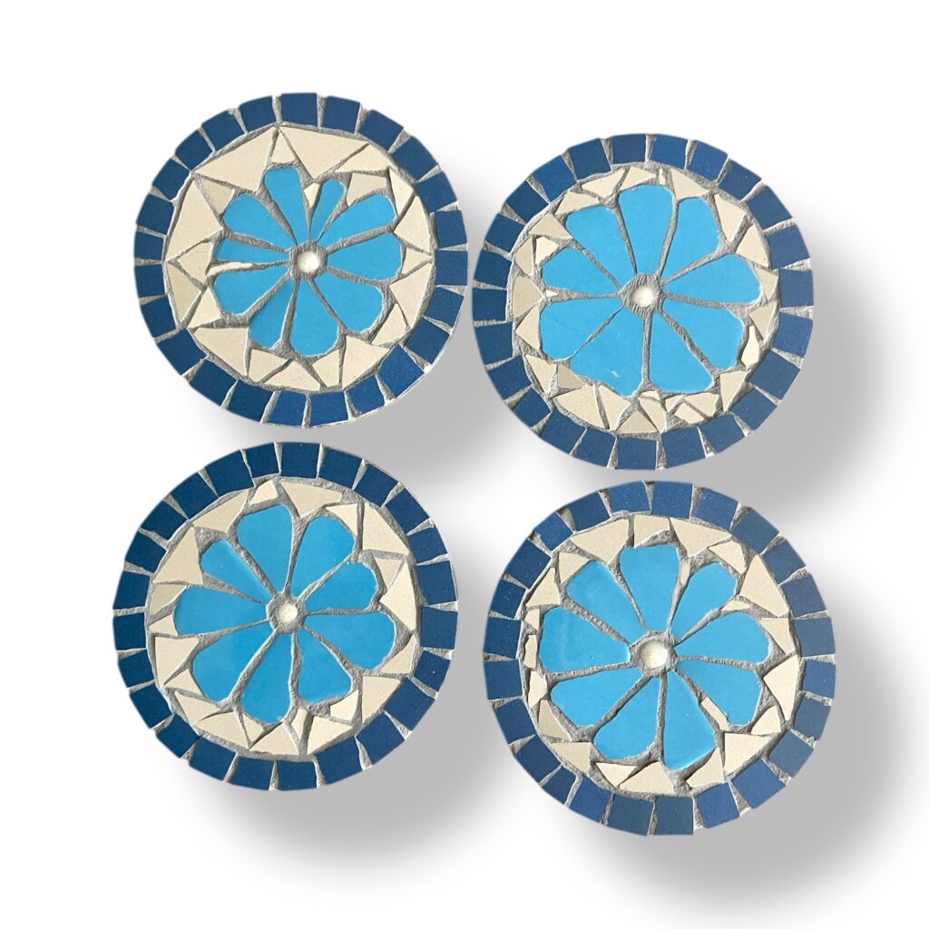 Dessous de verre - fleur bleue turquoise - en mosaïque fait main