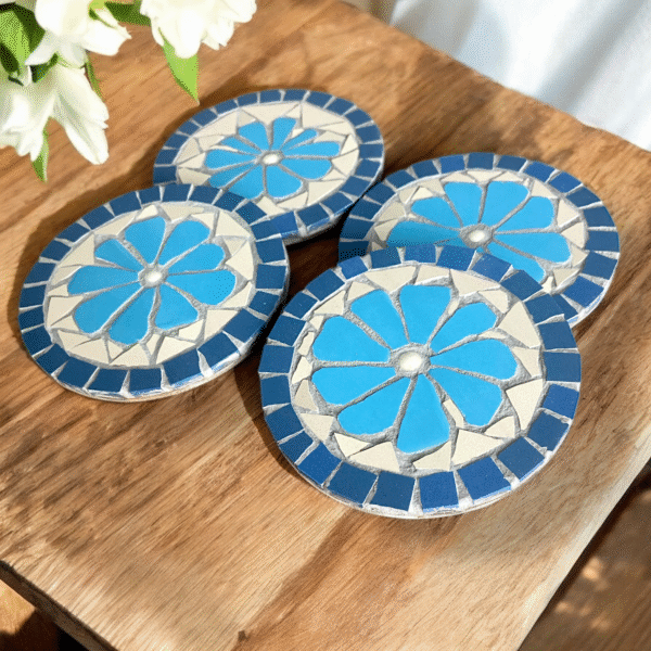 Dessous de verre - fleur bleue turquoise - en mosaïque fait main