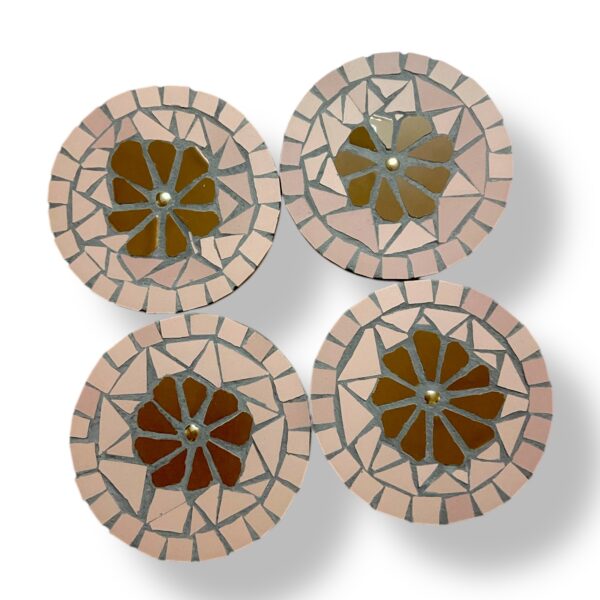 Dessous de verre fait main en mosaïque - floral - fleur marron entouré de tesselles roses