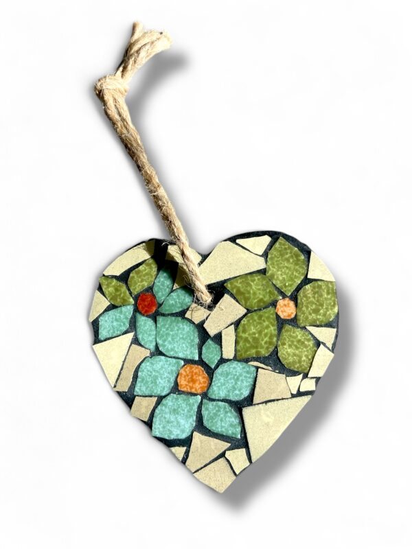 coeur à suspendre mosaique faite sur ardoise